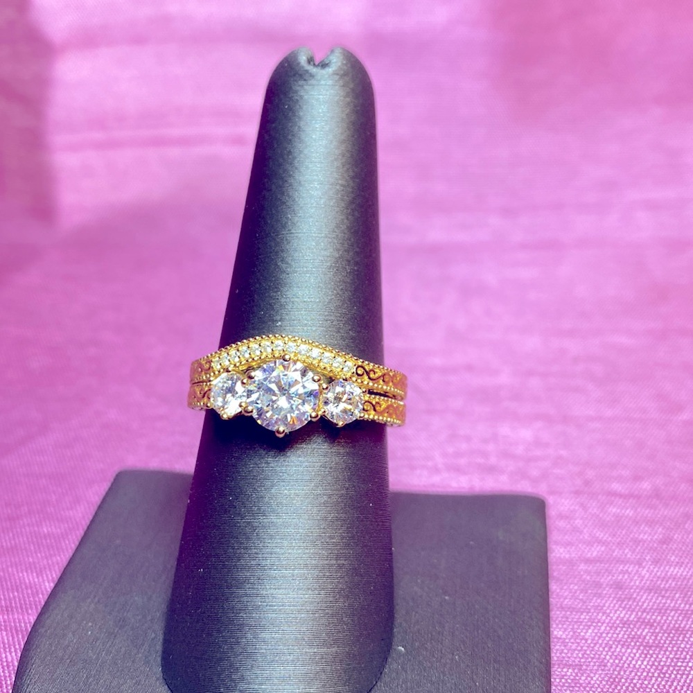 Bella Luce White Diamond Simulant Ring - Picture 3 of 12